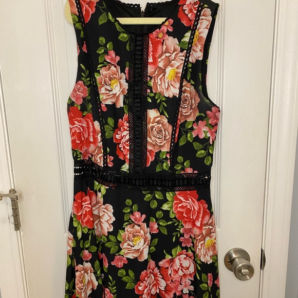 Spring dress - Picture 2 of 3